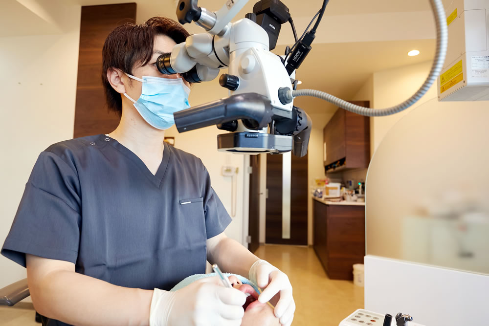 マイクロスコープ・歯科拡大鏡を使用した精密な歯石除去